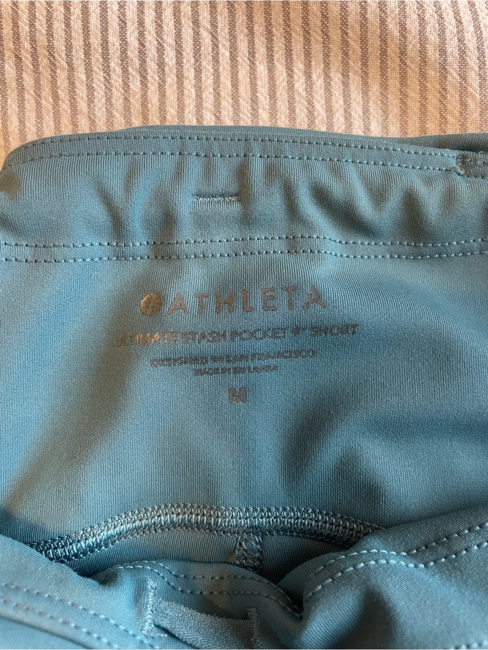 Athleta Ultimate Stash 9" Shorts Teal Medium - Picture 3 of 5